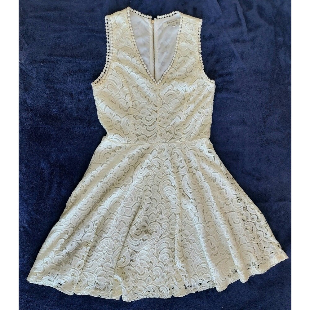 Juniors XS FRANCESCAS Cream Lined Lace Sleeveless V-Neck Dress W/Ball Trim